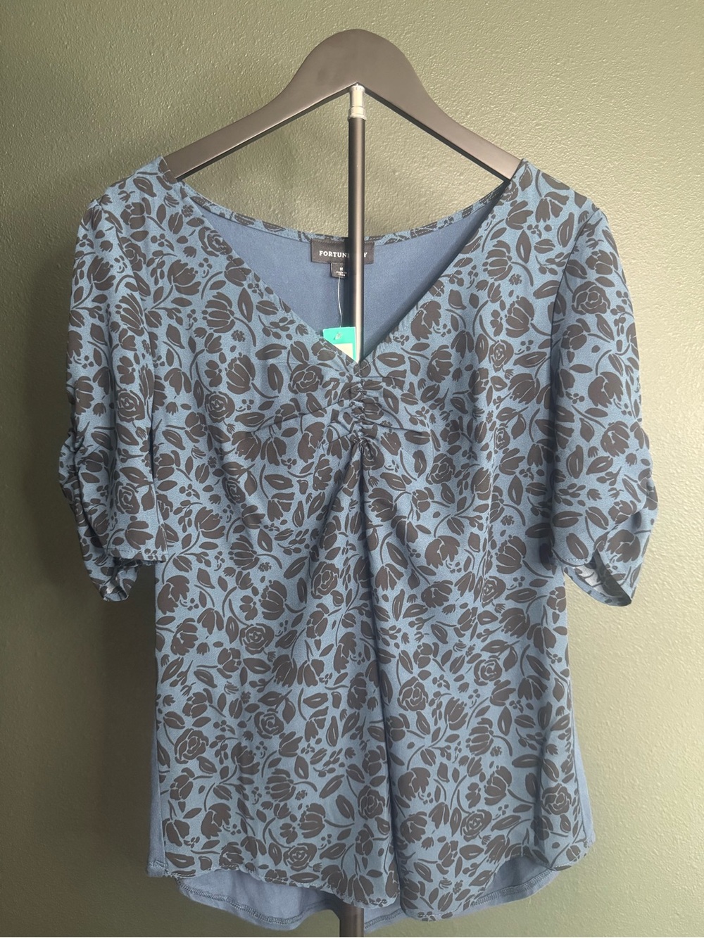 Fortune + Ivy: Floral Ruched Sleeve Top